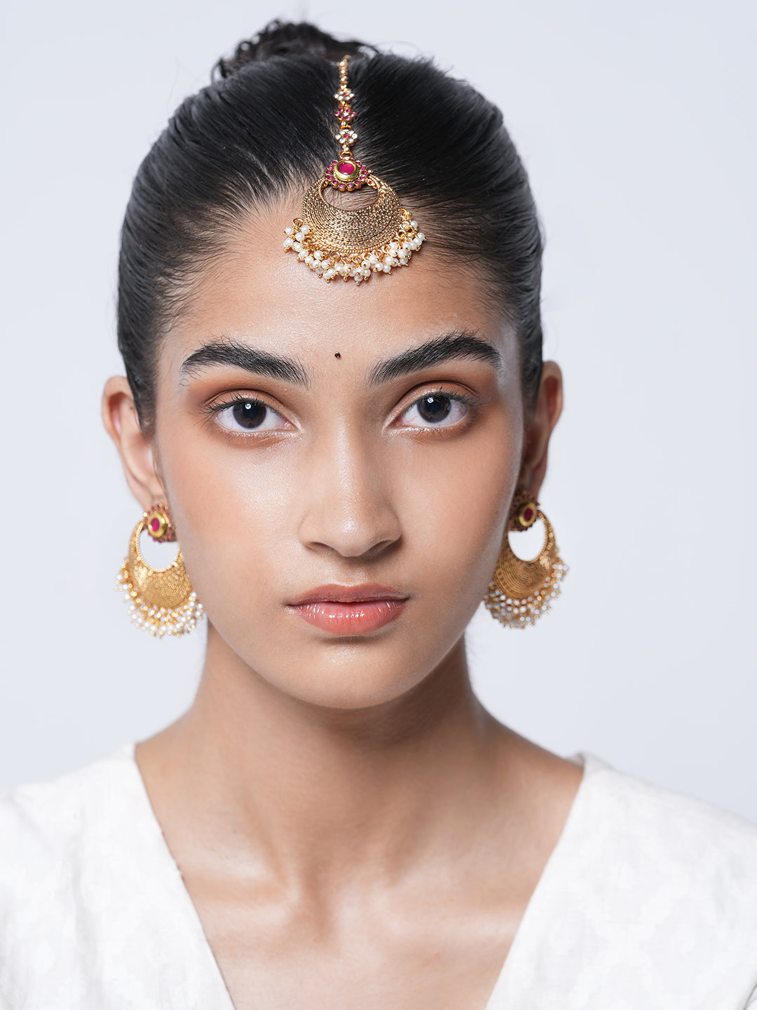 Shiny Earrings with Tika