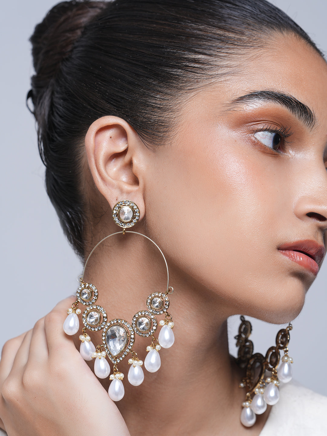 Round Mehendi Polish Kundan Earrings
