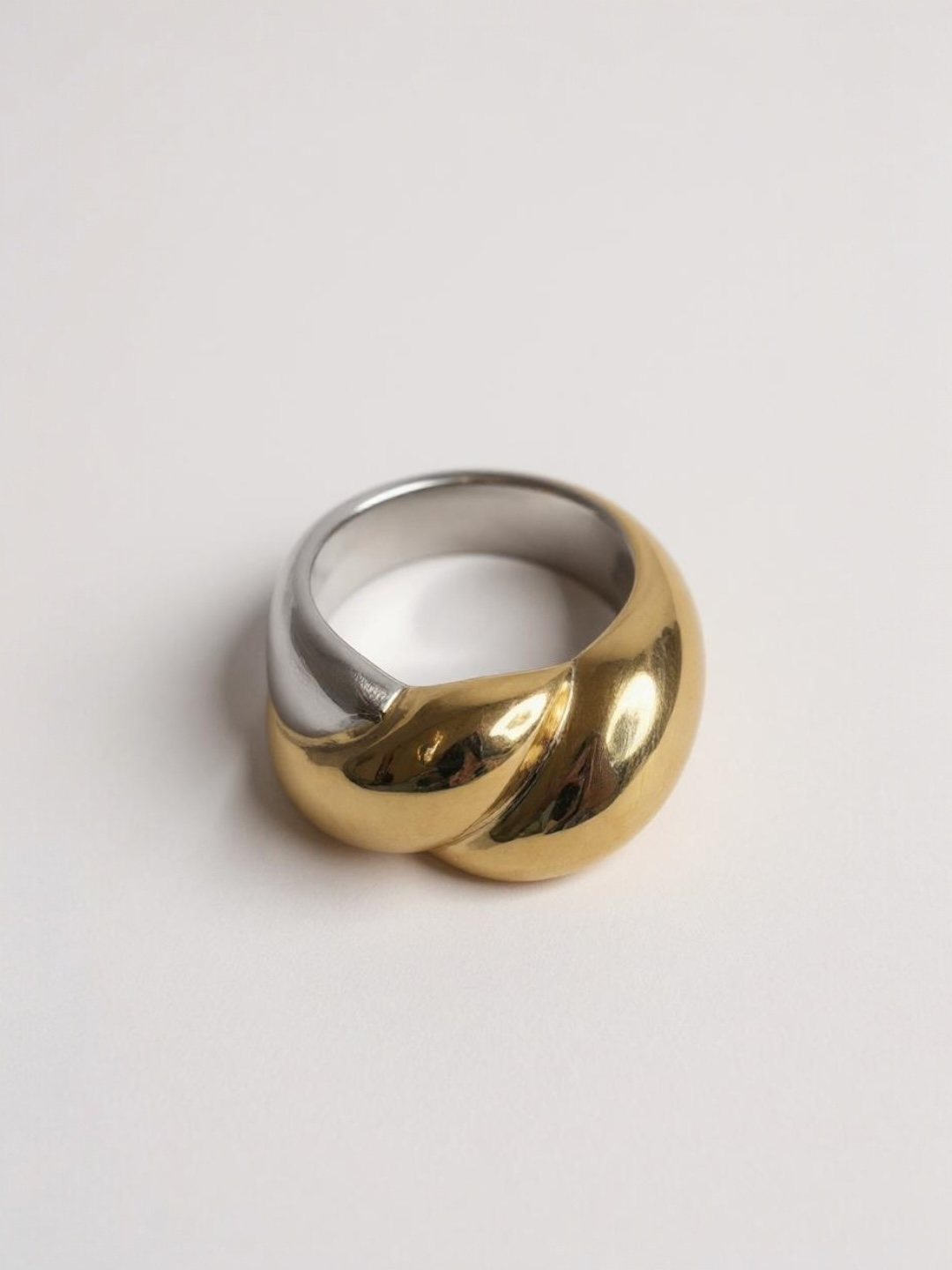 Croissant Bump Screw Finger Ring