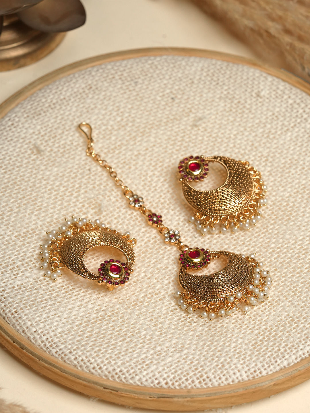 Shiny Earrings with Tika