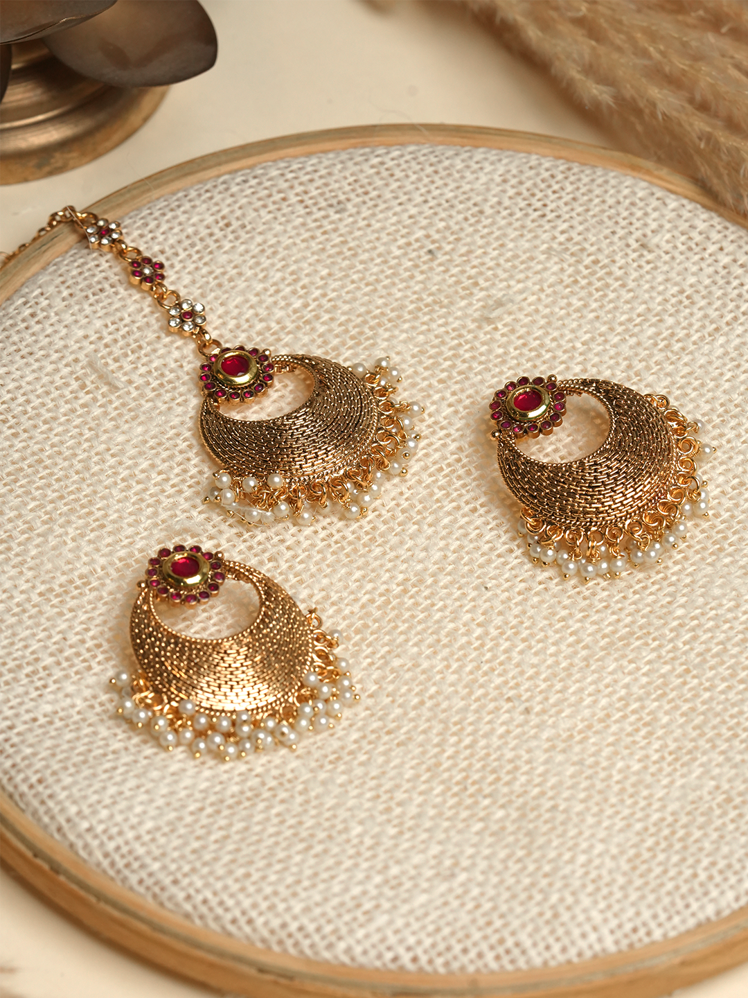 Shiny Earrings with Tika
