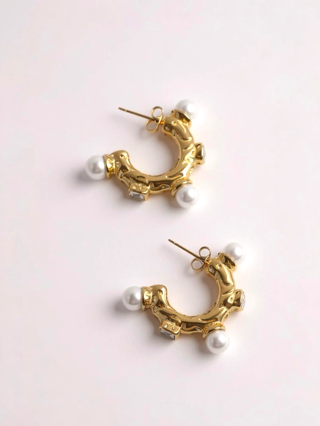 C-shaped Pearl Earrings