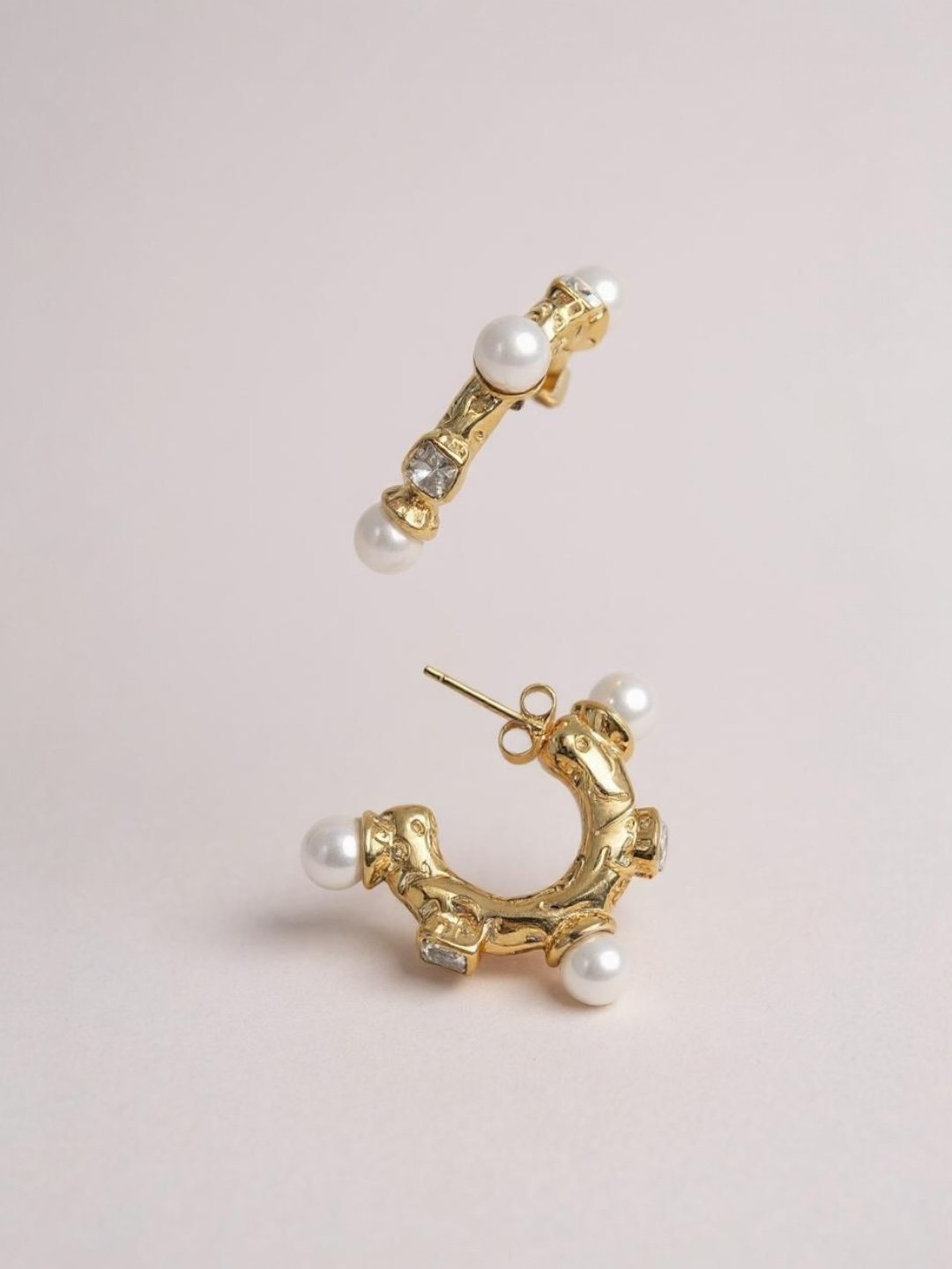 C-shaped Pearl Earrings