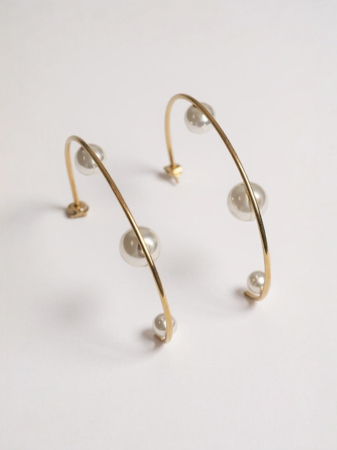 Geometric Pearl Line Hoop Earrings