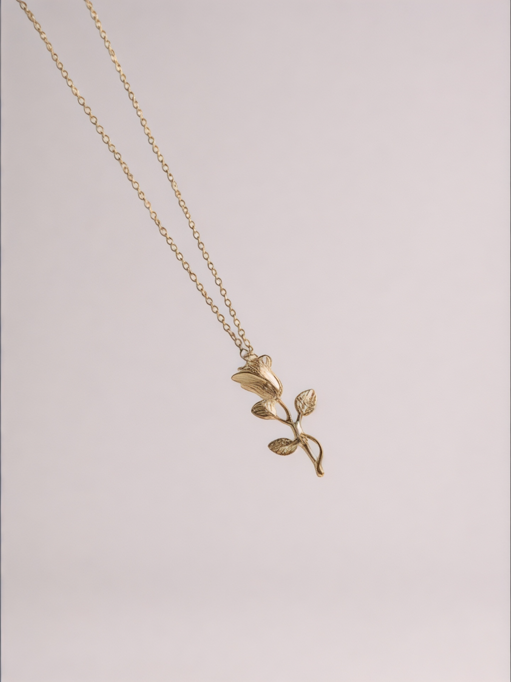 Three-dimensional Rose Pendant Necklace