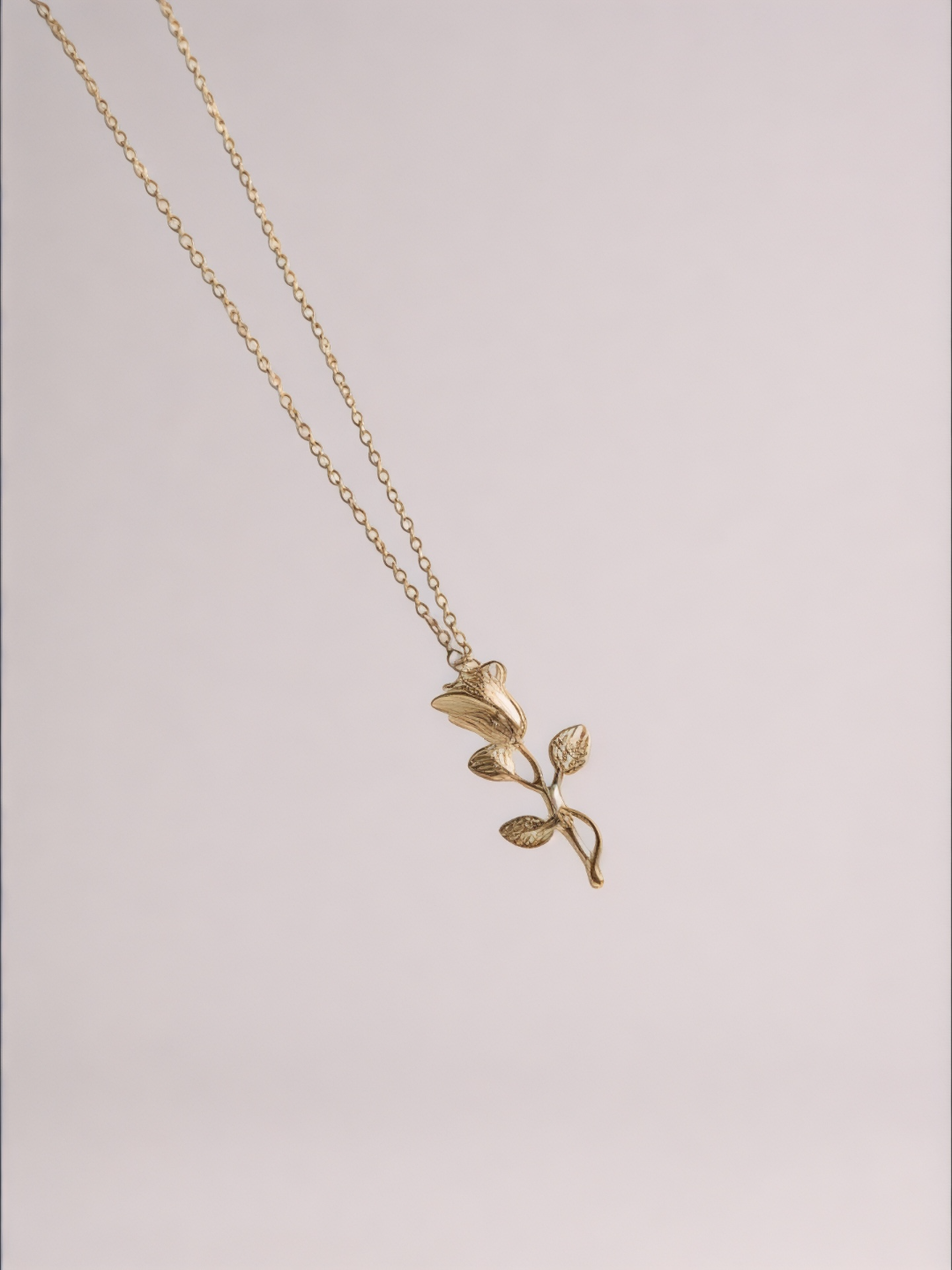 Three-dimensional Rose Pendant Necklace