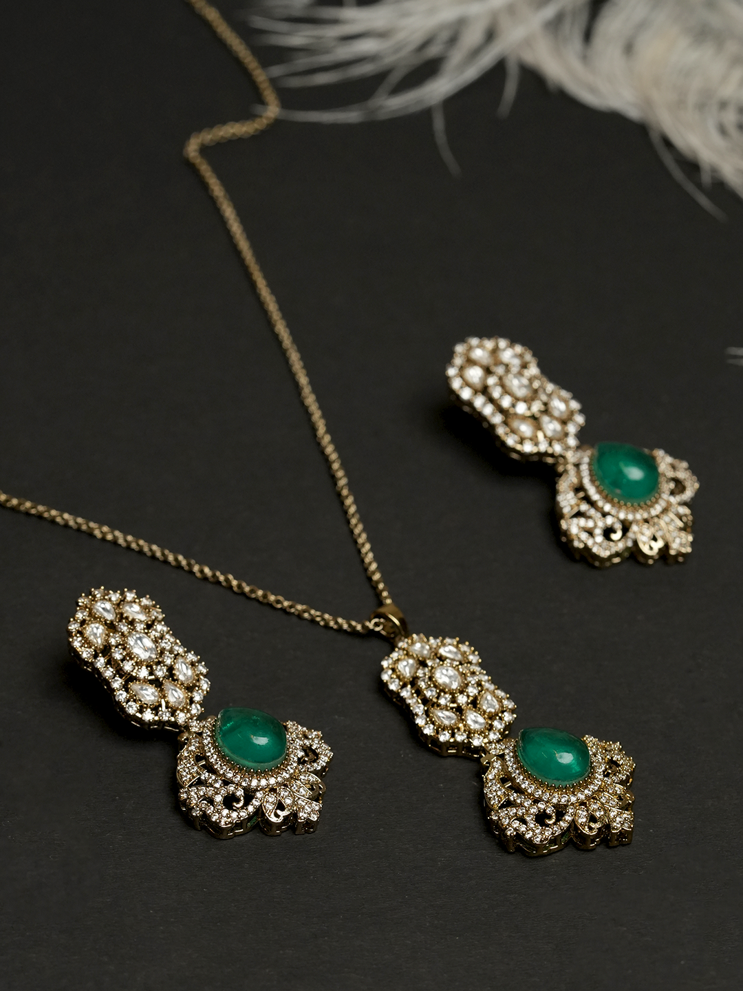 Green Stone Kundan Pendant Set