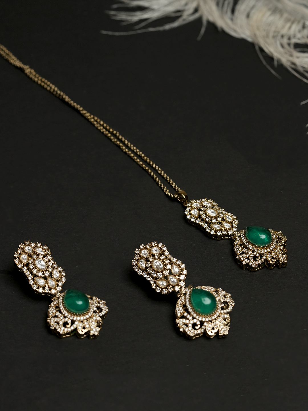 Green Stone Kundan Pendant Set