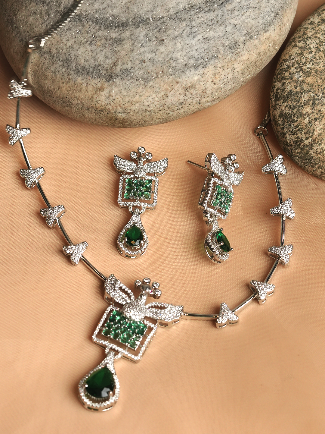 Sleek Green AD Necklace