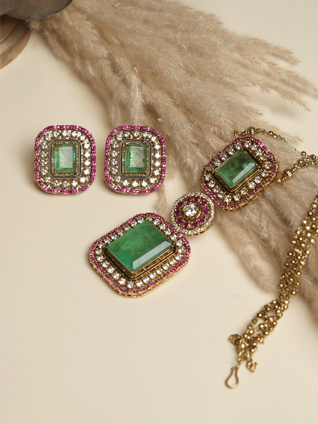 Green Doublet Sleek Necklace