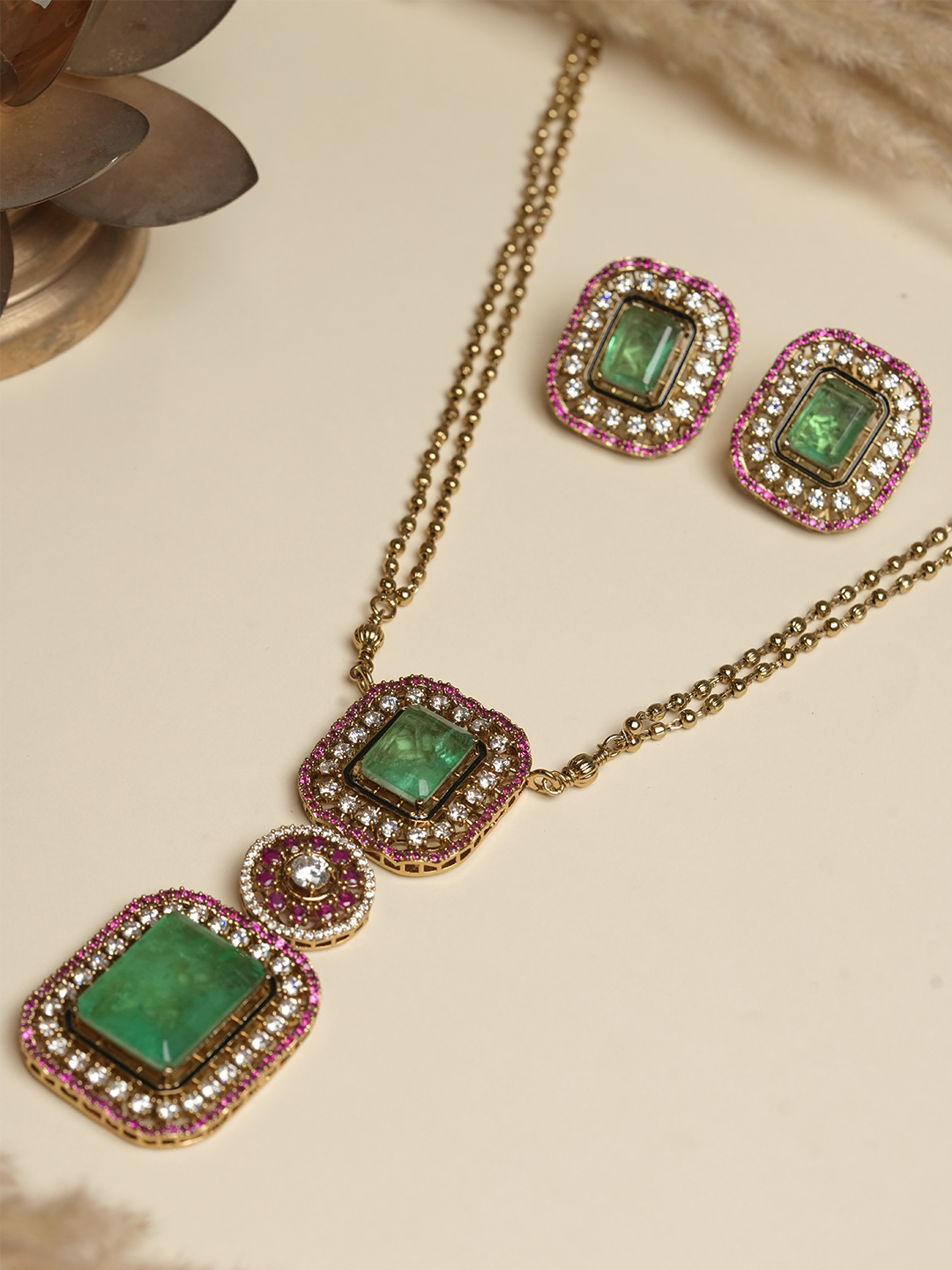 Green Doublet Sleek Necklace
