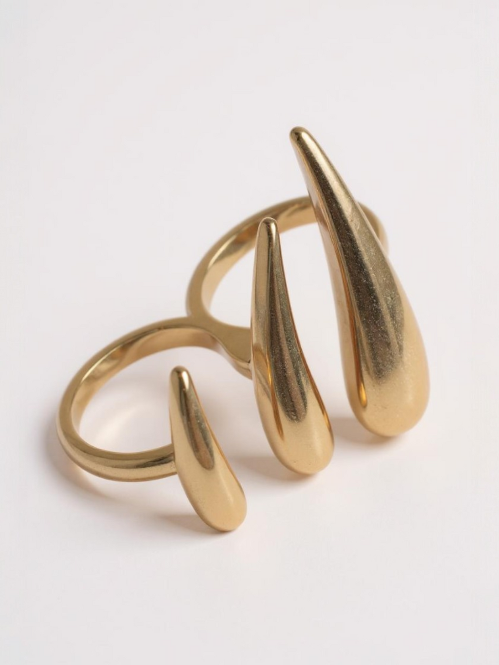 Distinctive Minimalist Ring