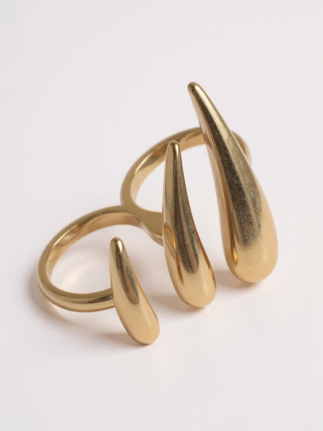 Distinctive Minimalist Ring