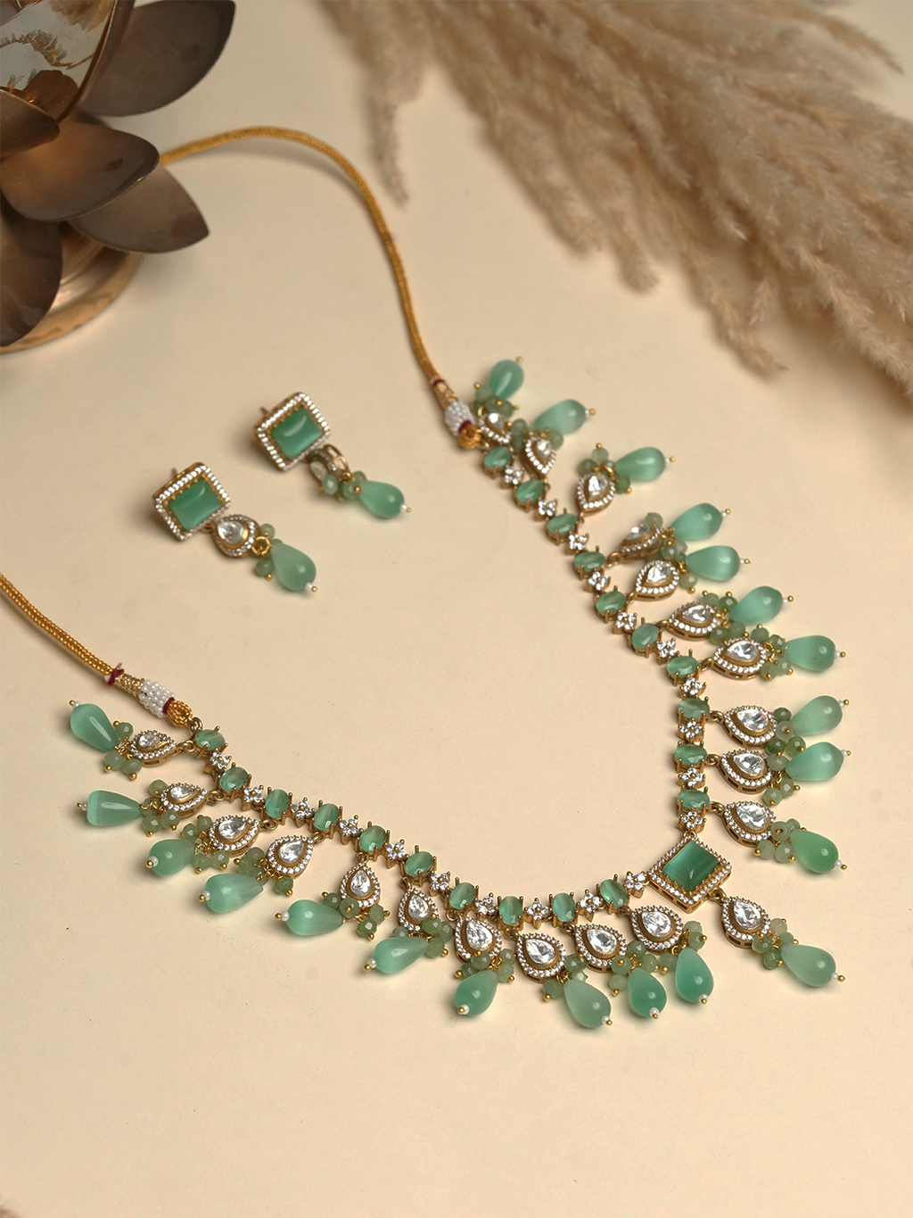 Beautiful Turquoise Stones Necklace