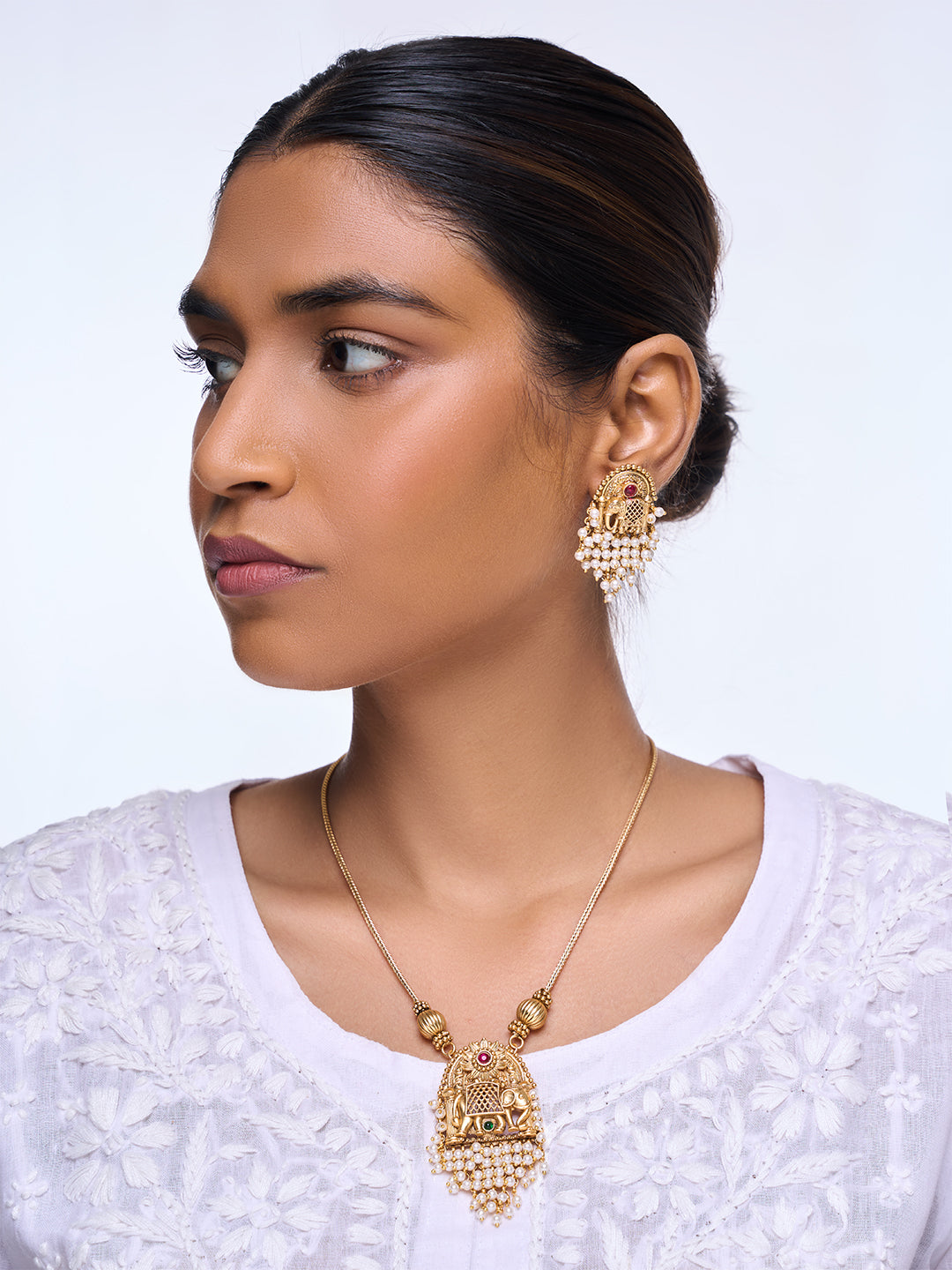 Sleek Elephant Pendant Set