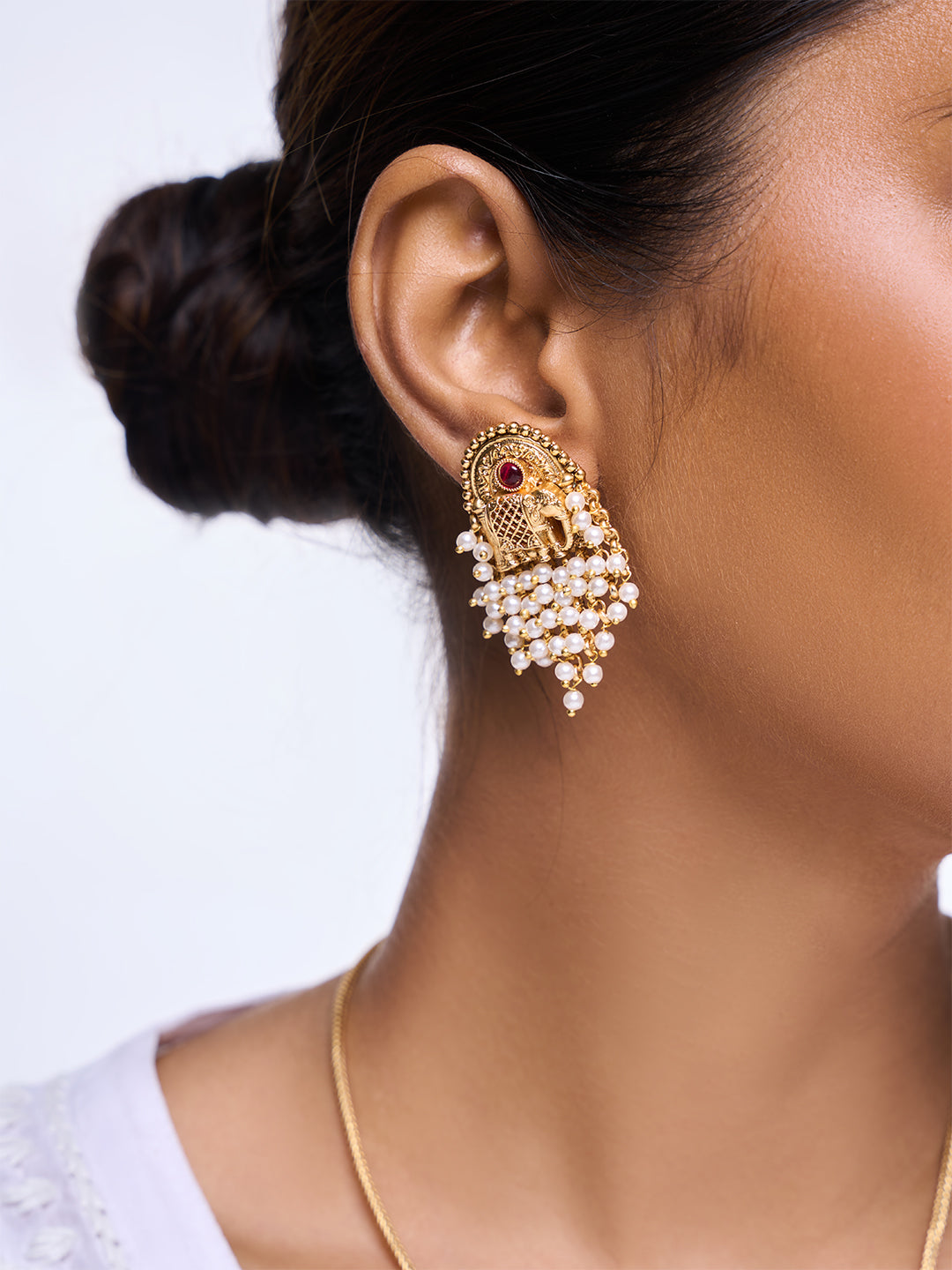 Sleek Elephant Pendant Set