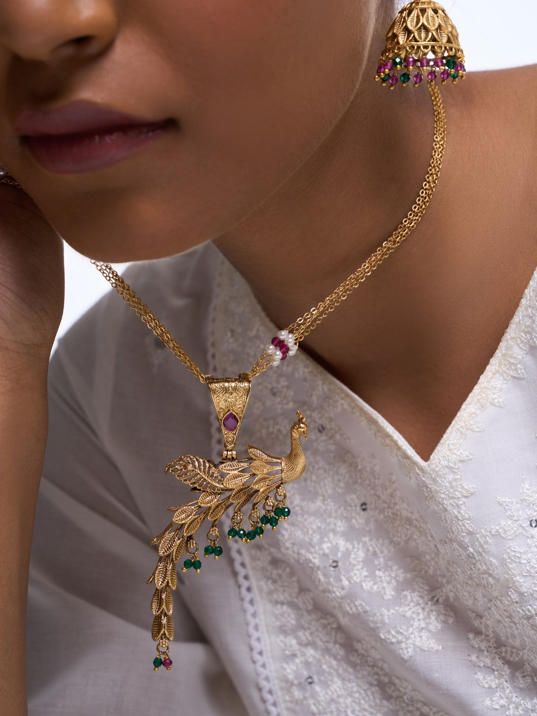Beautiful Peacock Sleek Pendant Set