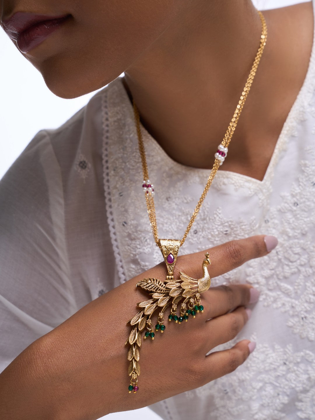 Beautiful Peacock Sleek Pendant Set