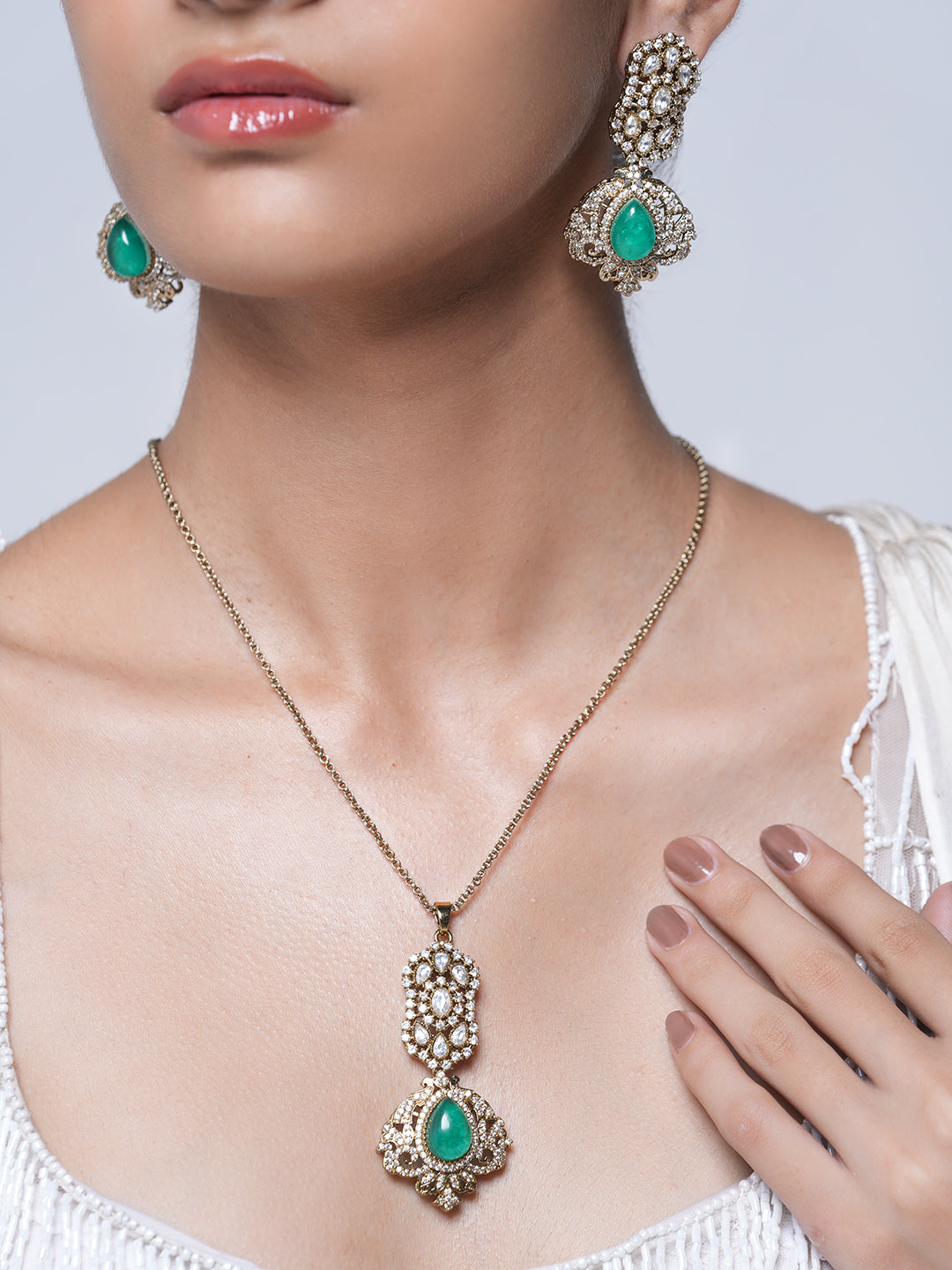Green Stone Kundan Pendant Set