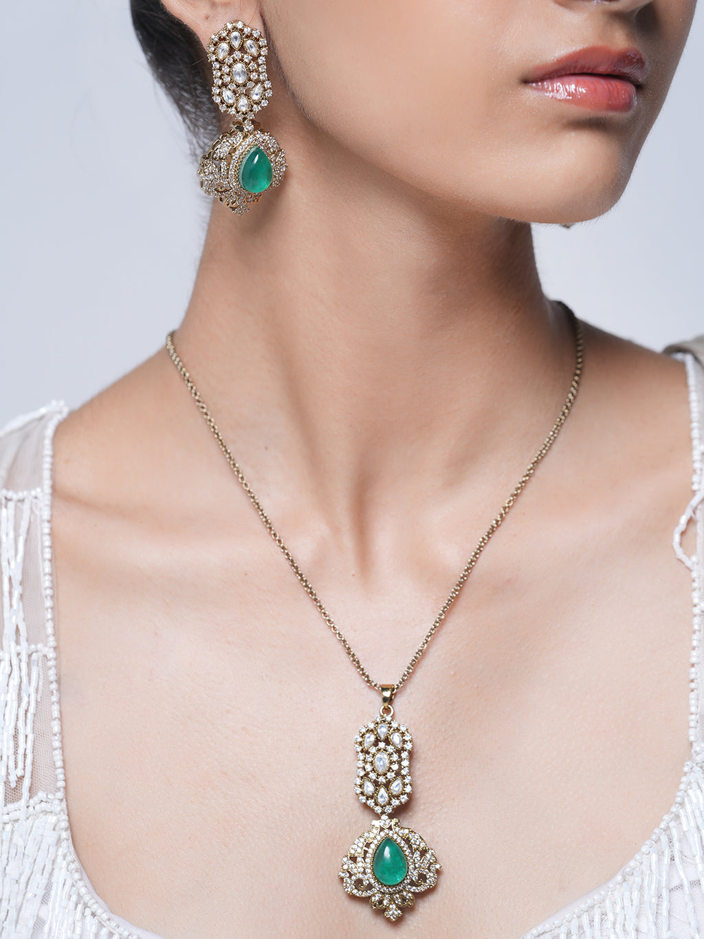 Green Stone Kundan Pendant Set