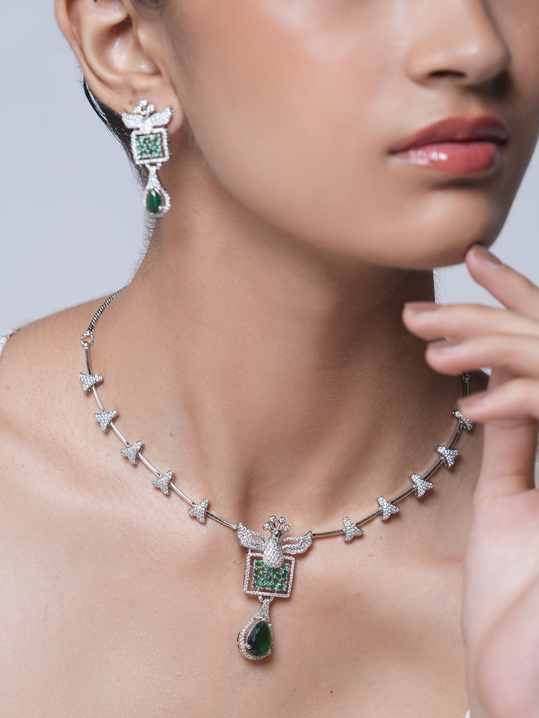Sleek Green AD Necklace