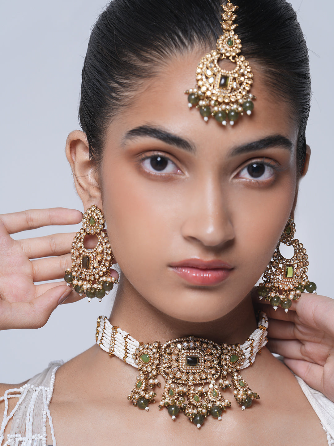 Reverse AD Mehendi Color Choker