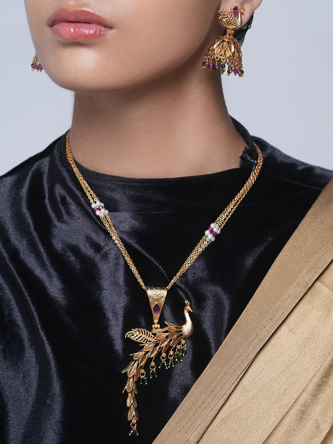 Beautiful Peacock Sleek Pendant Set