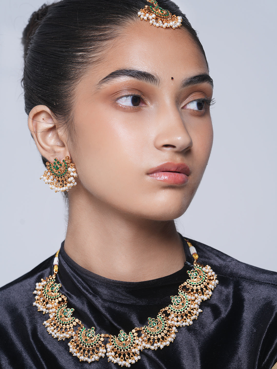 Designer Green Gold Polished Necklace