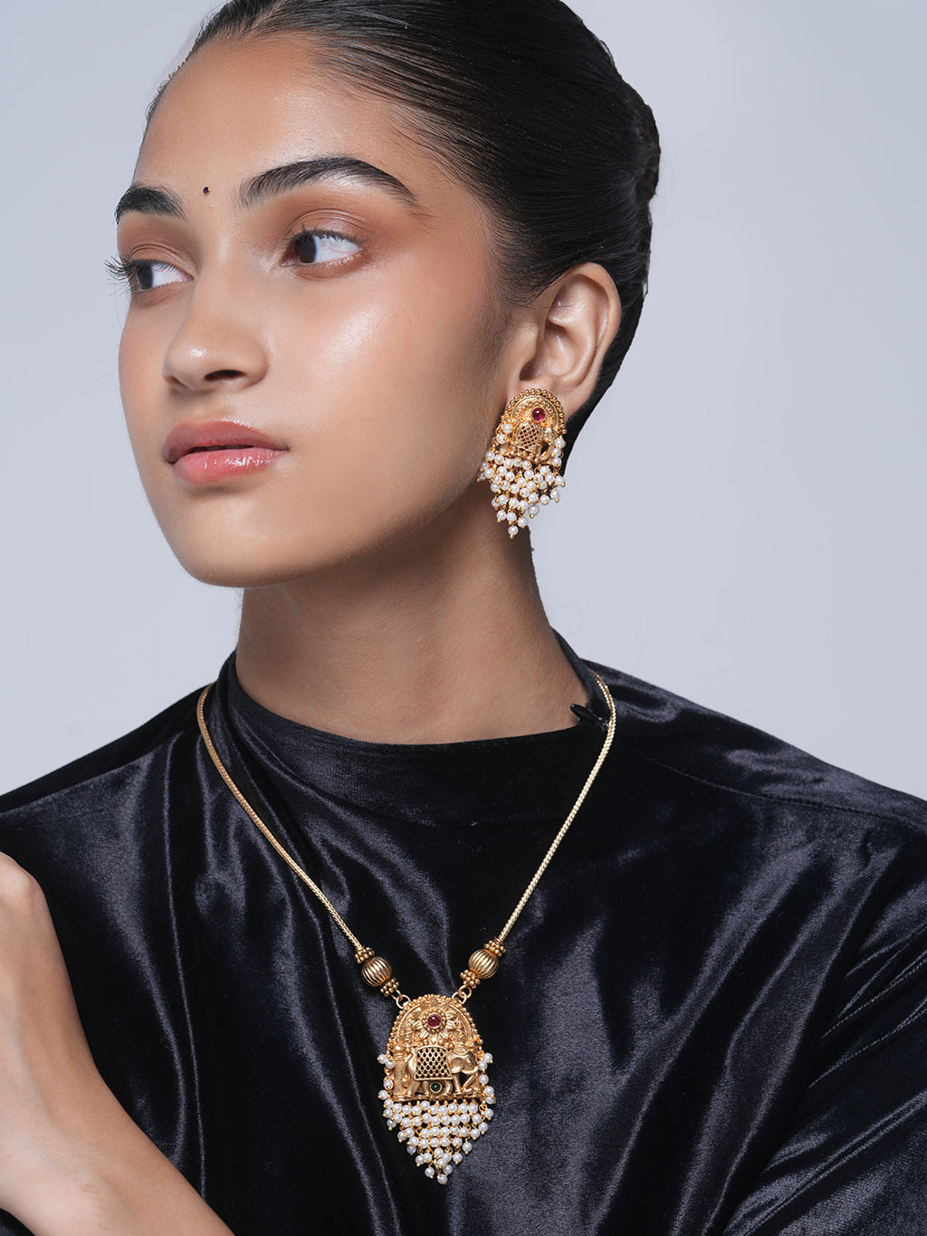 Sleek Elephant Pendant Set