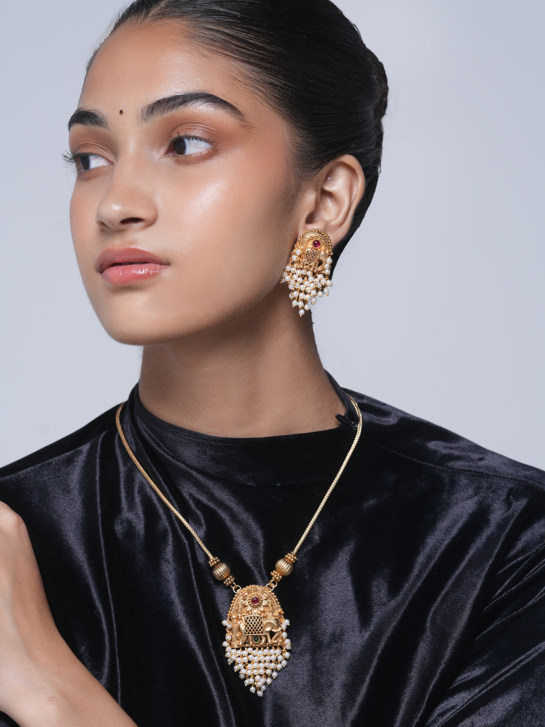 Sleek Elephant Pendant Set