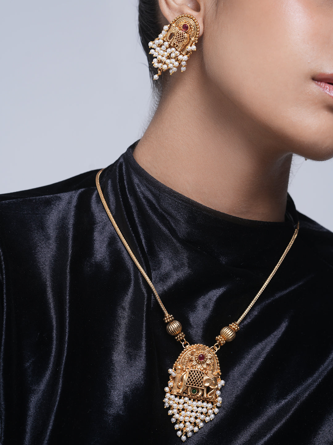 Sleek Elephant Pendant Set