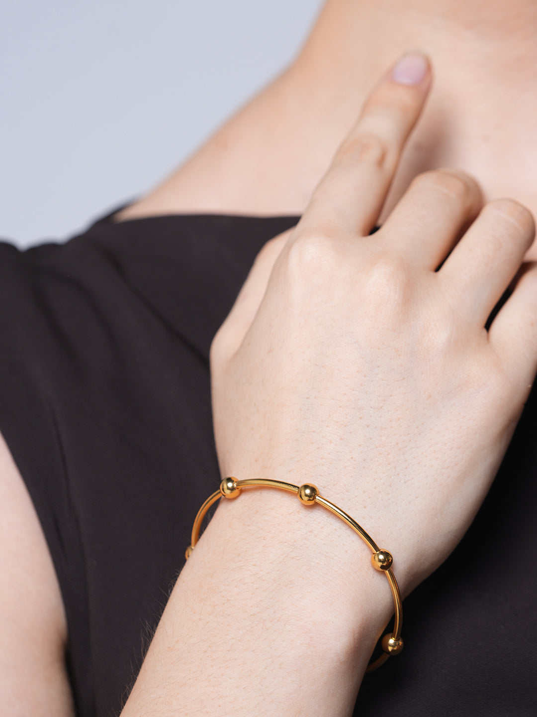 Multiround Balls Open Bracelet