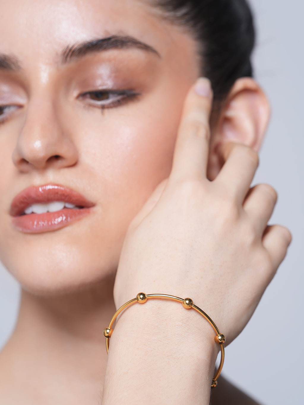 Multiround Balls Open Bracelet