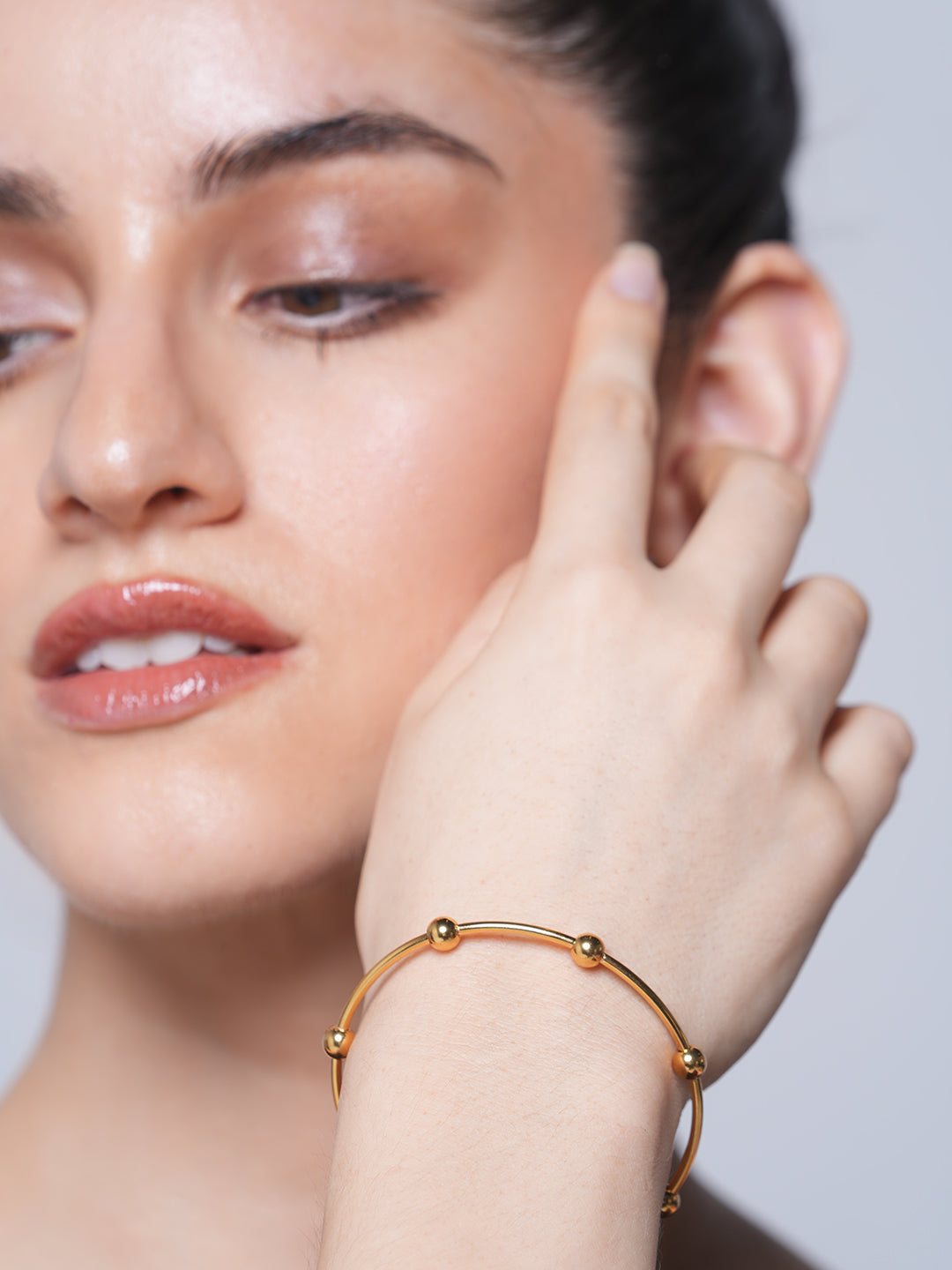 Multiround Balls Open Bracelet