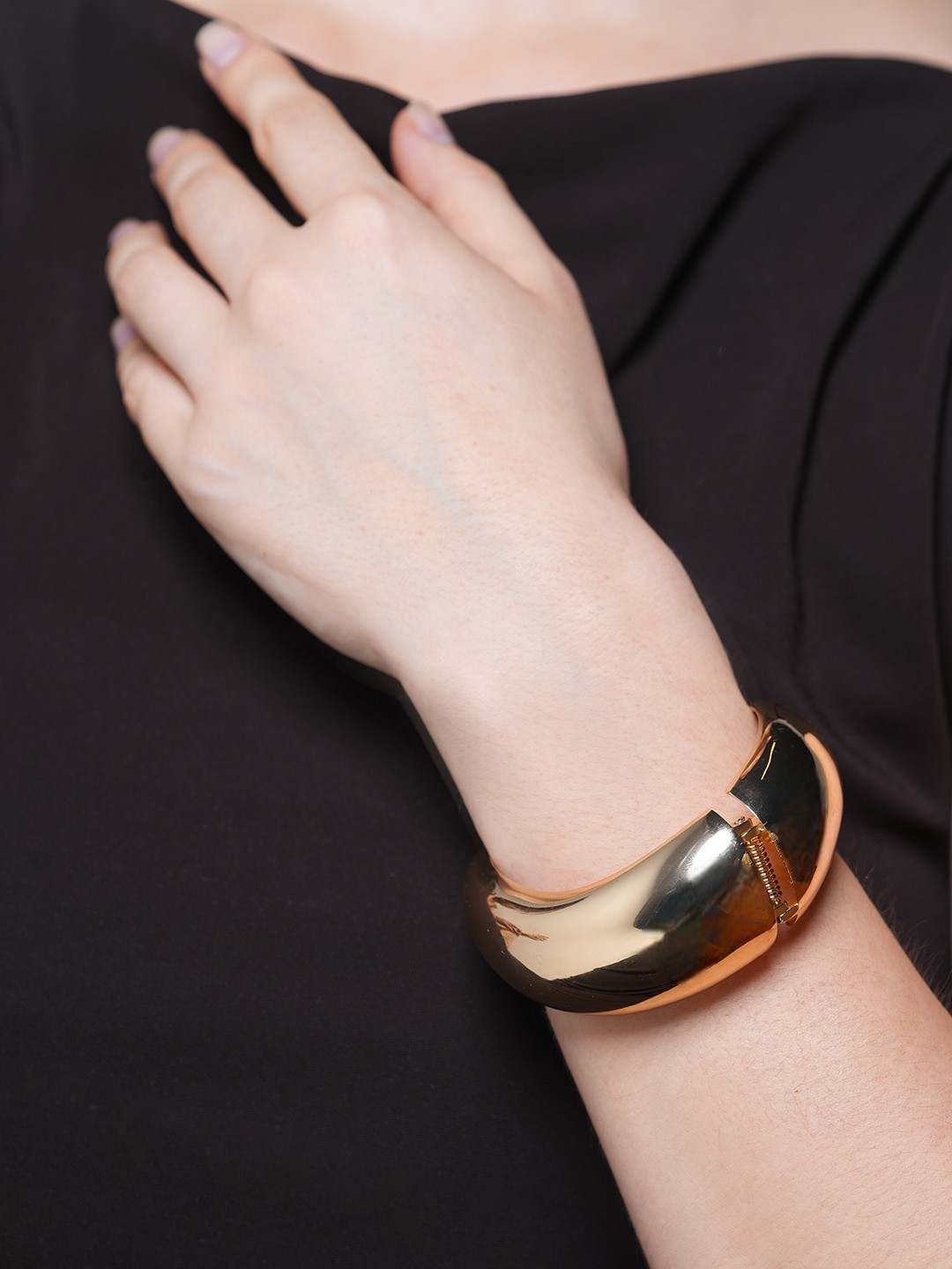 Chunky Hollow Thick C Shape Bracelet
