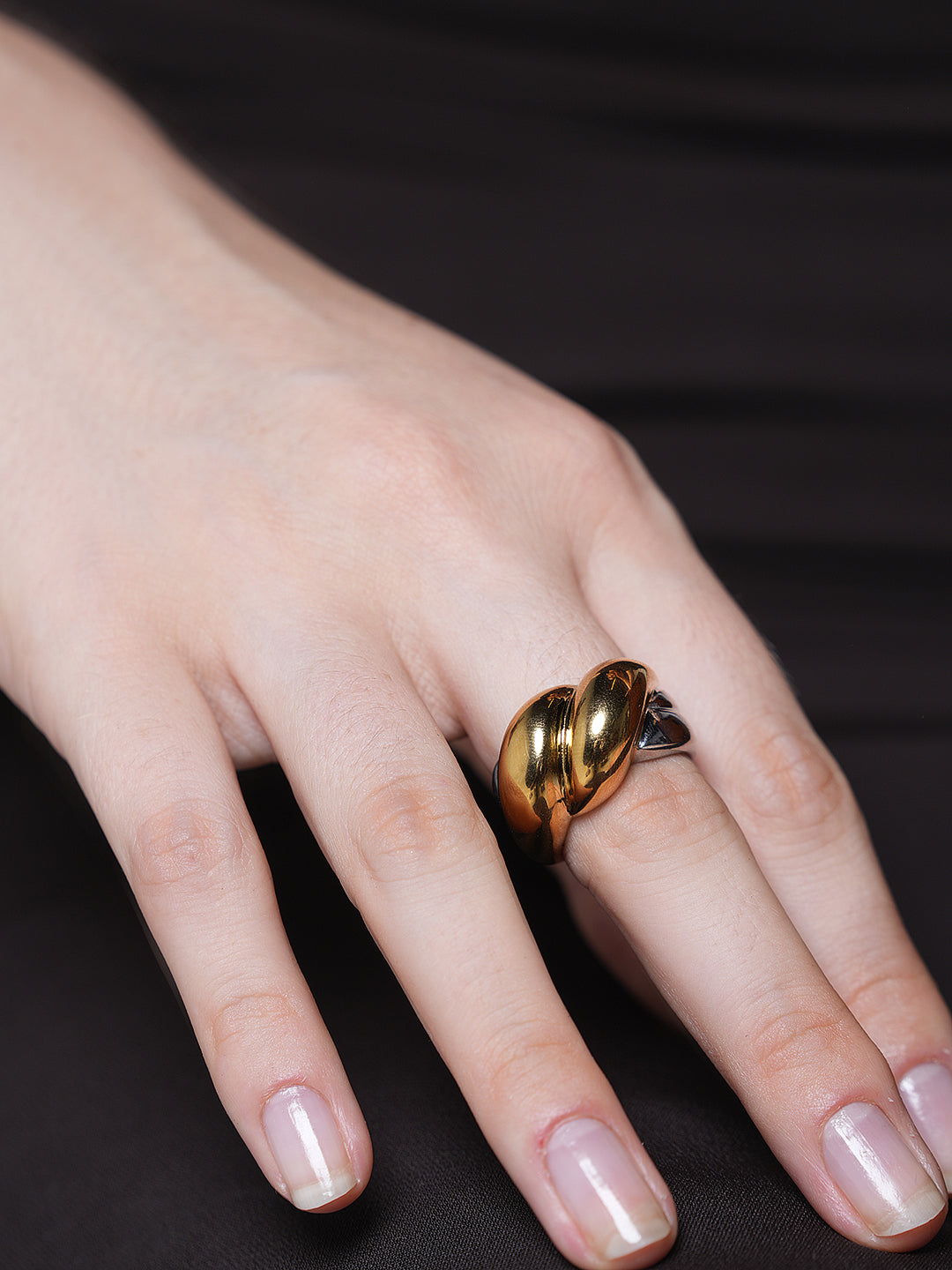 Croissant Bump Screw Finger Ring