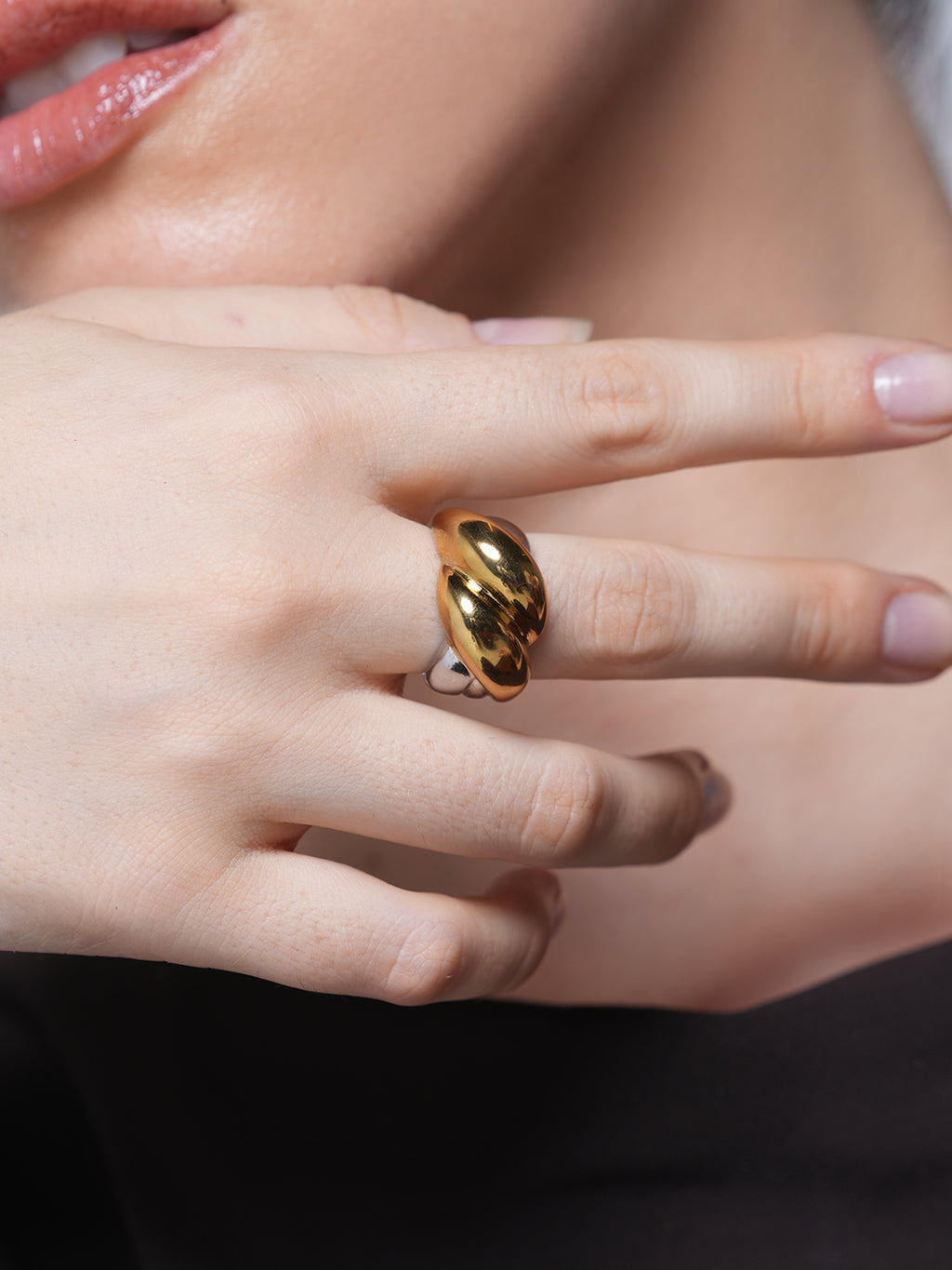 Croissant Bump Screw Finger Ring
