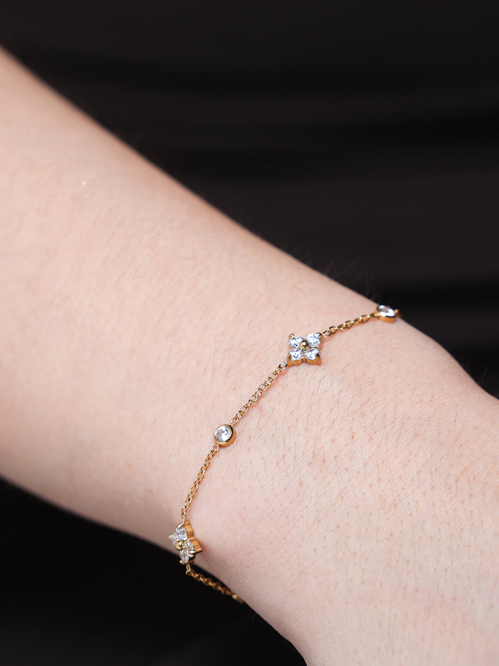 Shiny Zirconia Flower Bracelet