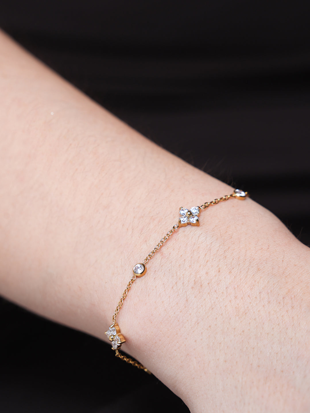 Shiny Zirconia Flower Bracelet