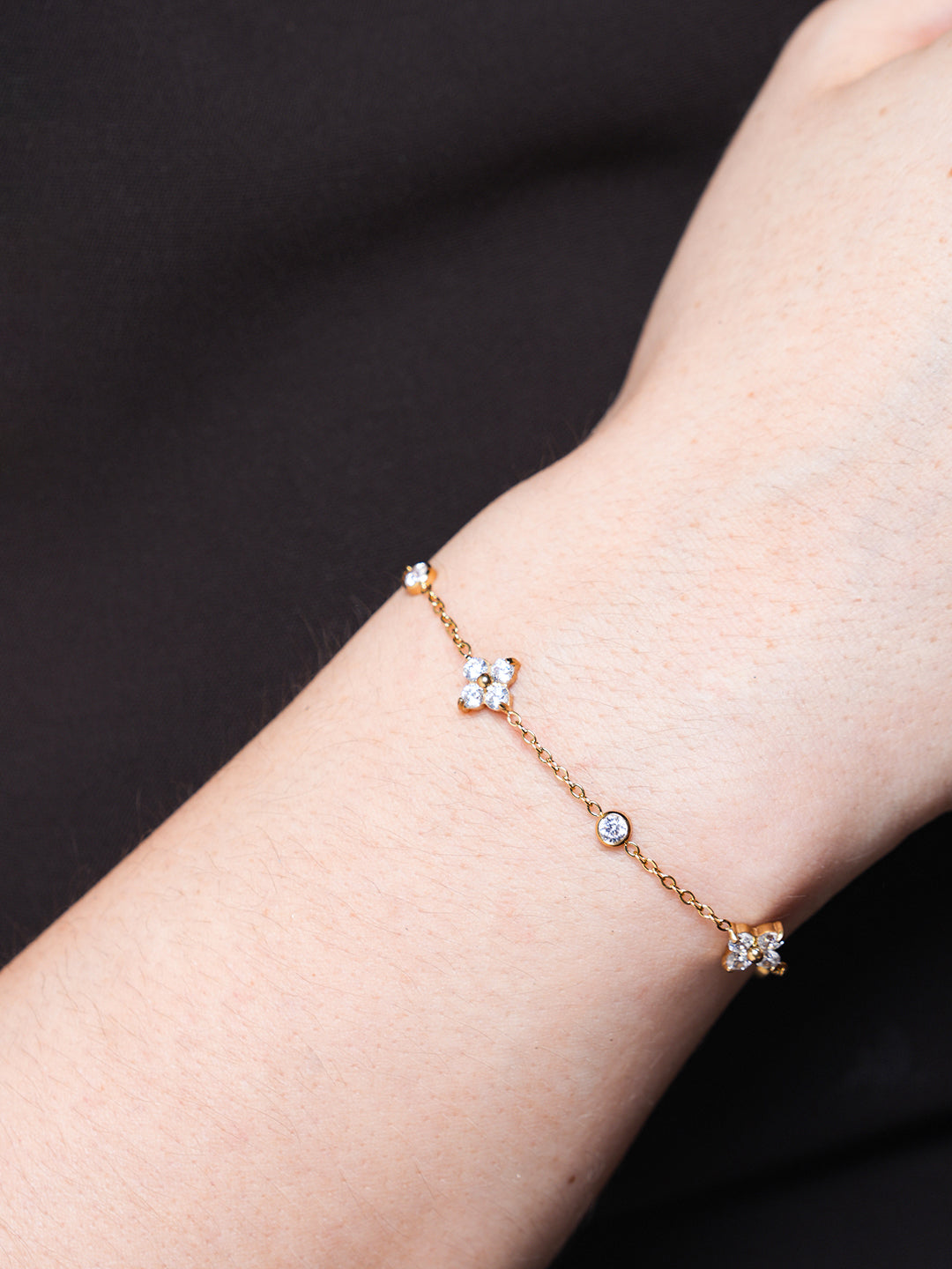 Shiny Zirconia Flower Bracelet
