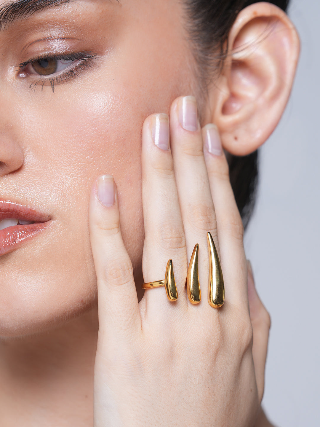 Distinctive Minimalist Ring