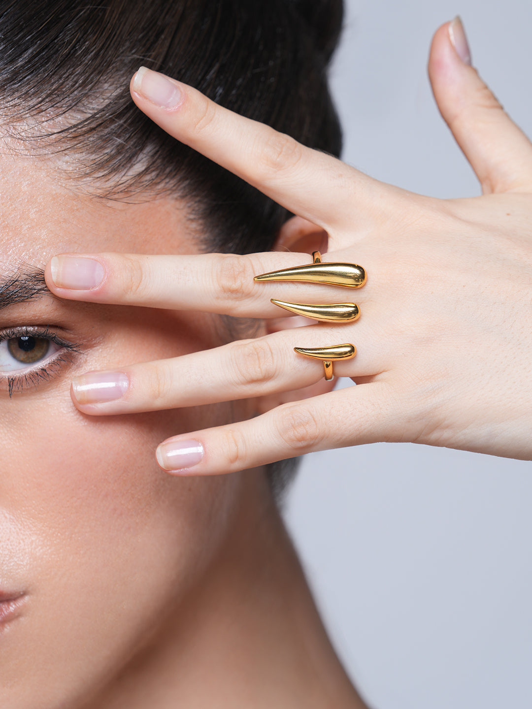 Distinctive Minimalist Ring