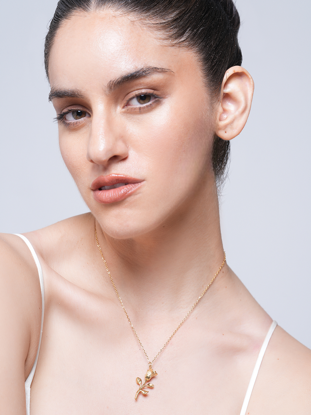 Three-dimensional Rose Pendant Necklace