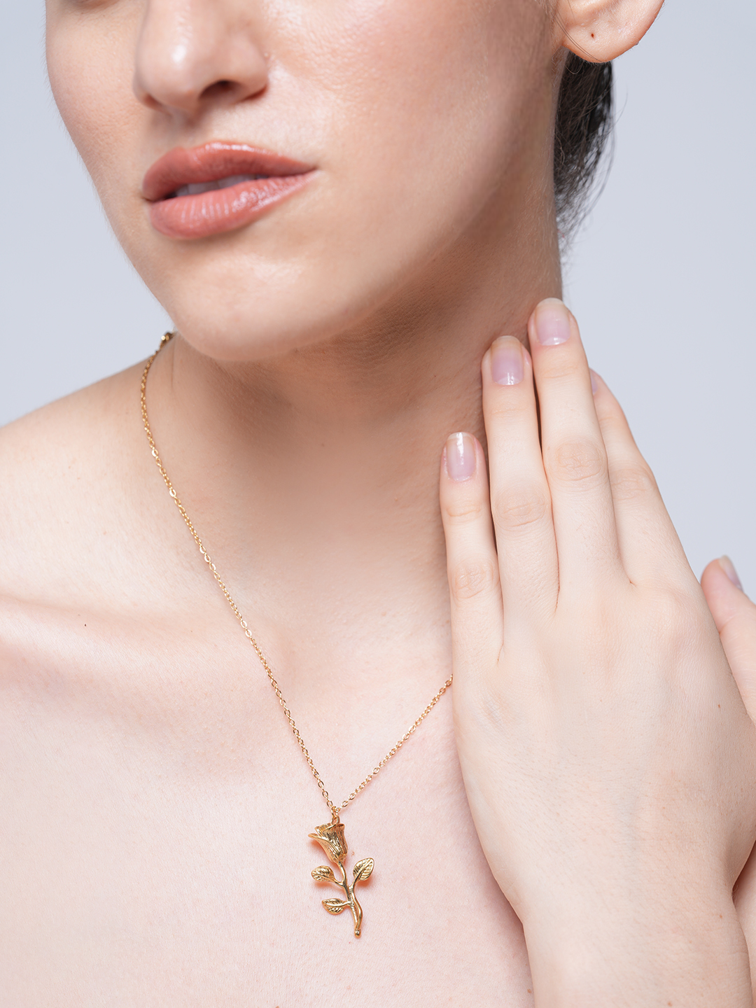 Three-dimensional Rose Pendant Necklace
