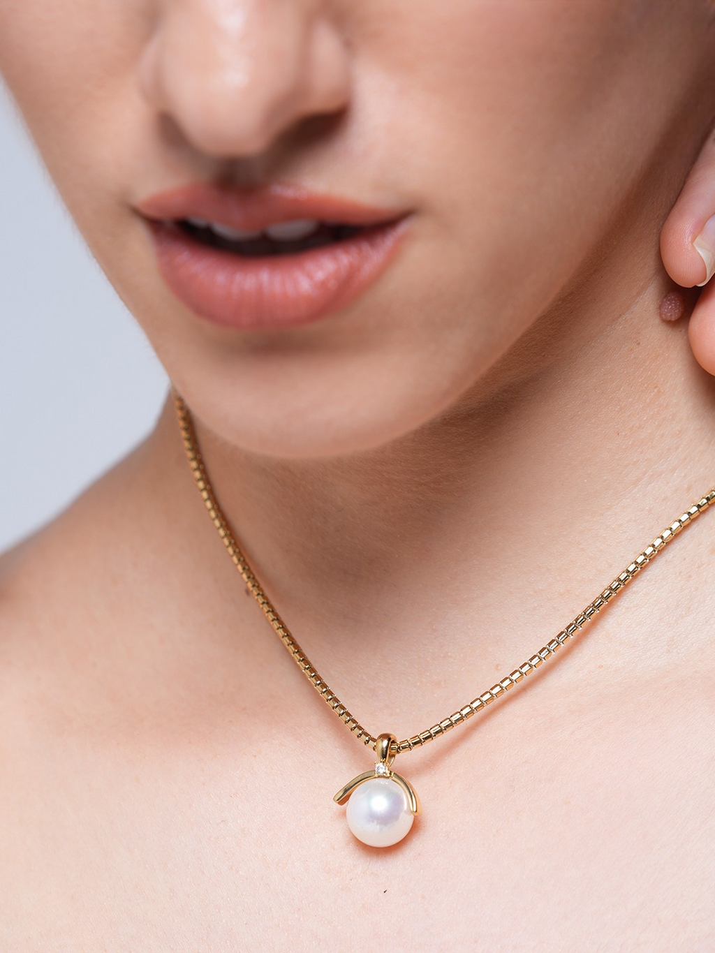 Stimulated Pearl Pendant Necklace