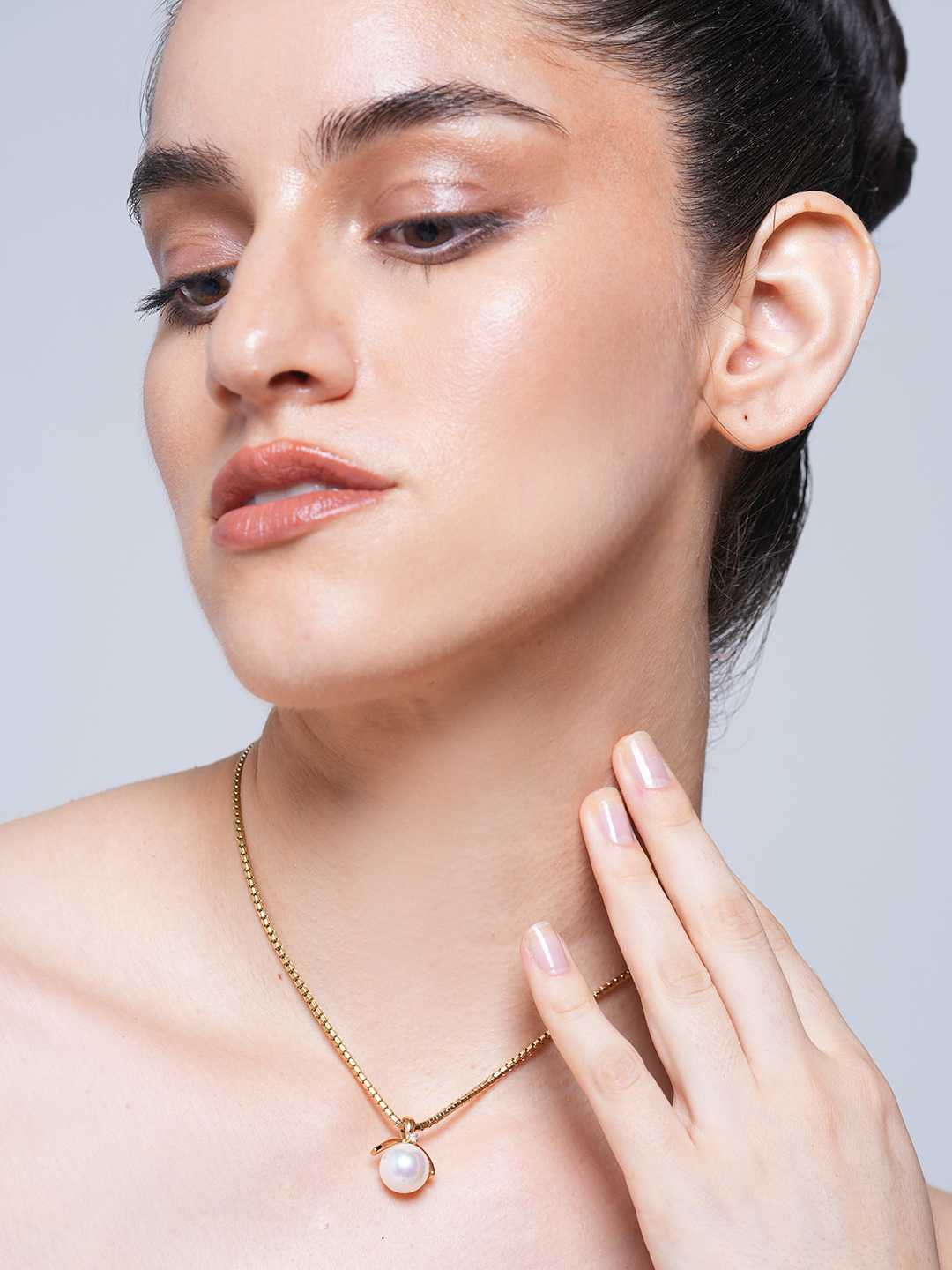 Stimulated Pearl Pendant Necklace