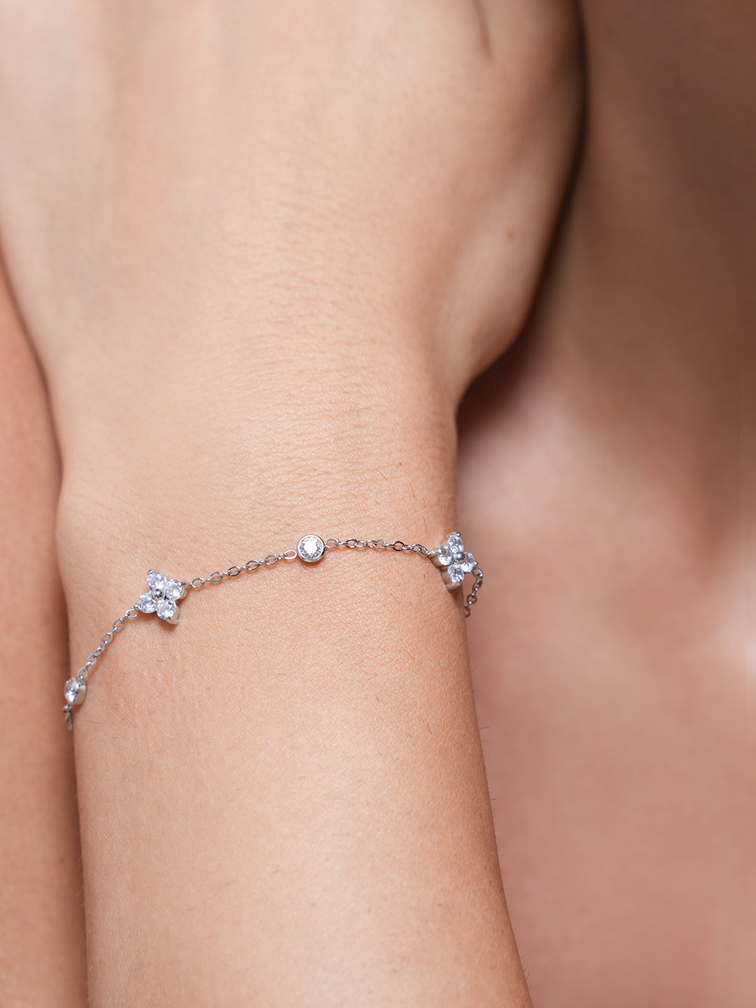 Shiny Zirconia Flower Bracelet