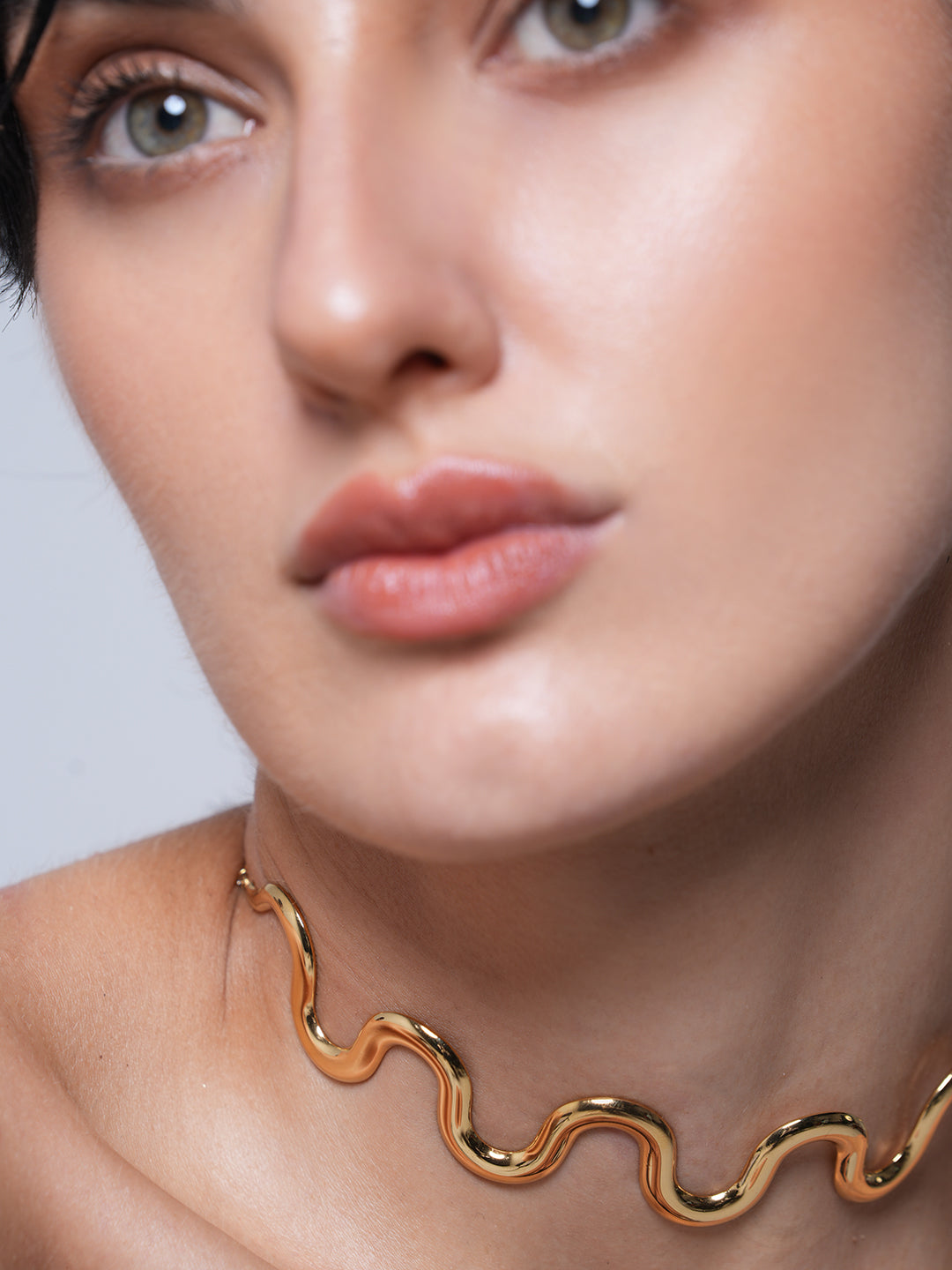 Curve Choker Necklace