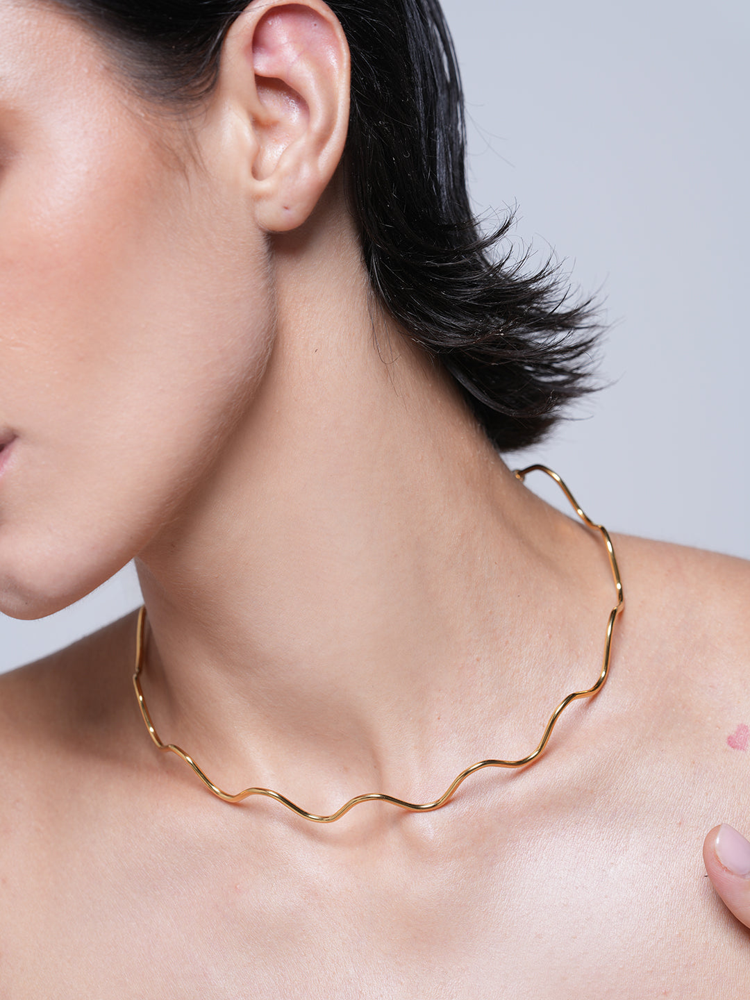 Irregular Collar Wavy Neck Choker
