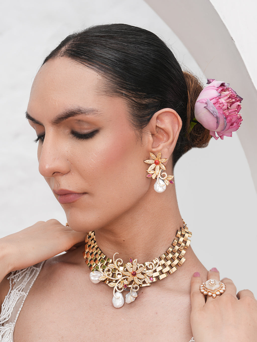 Premium Baroque Pearl Embroidered Necklace